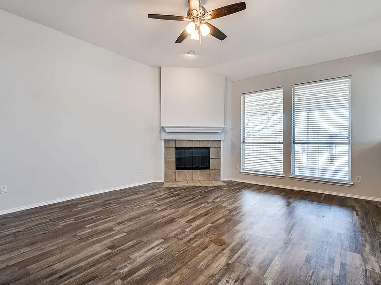 3111 Ponds Edge Trl — Photo 3