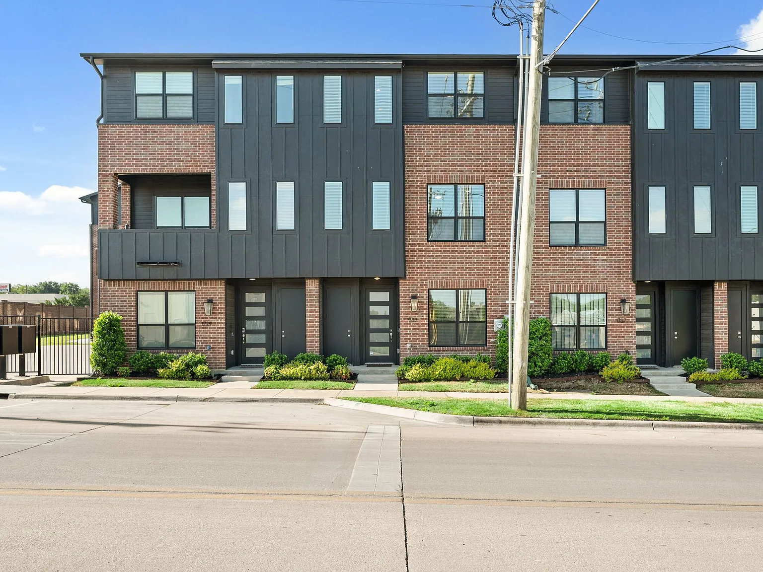 3 bed, 1942 sqft, $2,700 — Photo 3
