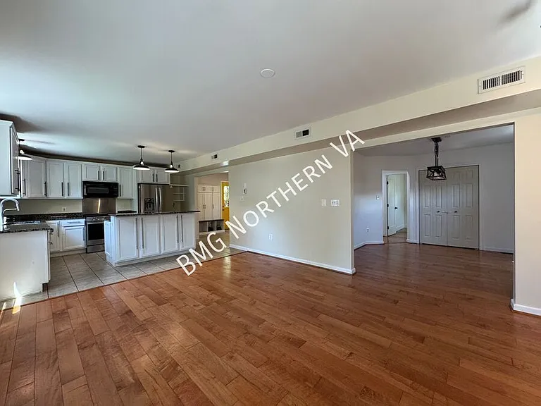 1909 Rollins Dr — Photo 14