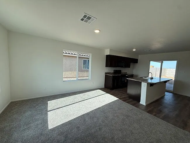 3 bed, 1064 sqft, $1,700 — Photo 4