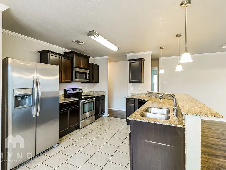 17 Bristol Dr — Photo 3