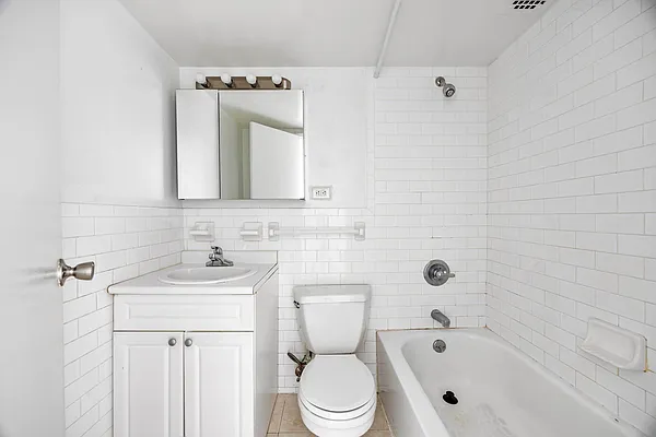 Bathroom, photo 1