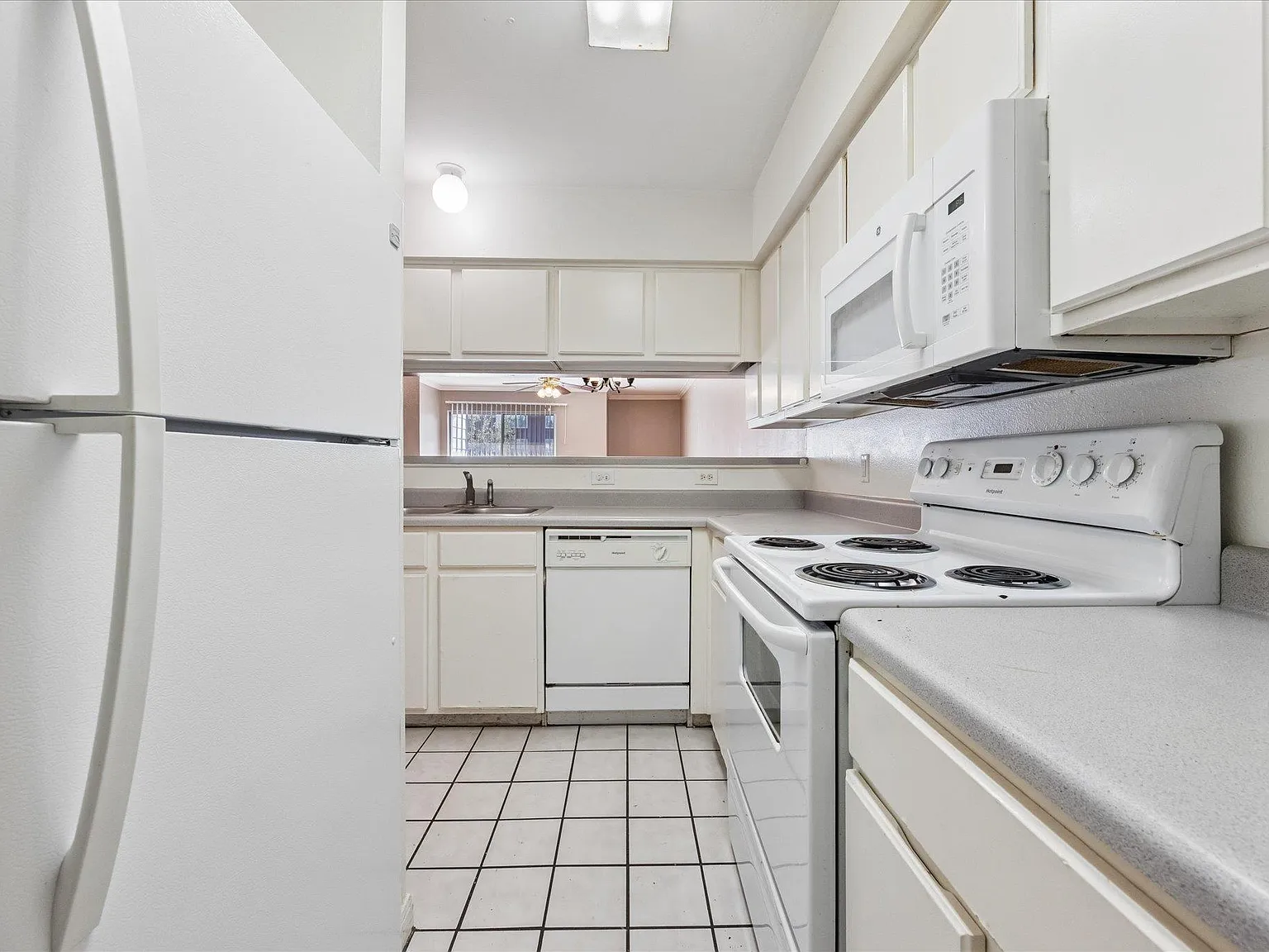 3 bed, 2.0 bath, 1211 sqft, $2,700 — Photo 4