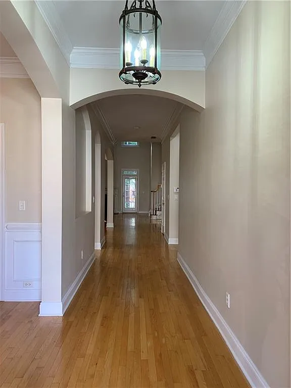 5 bed, 3.5 bath, 3592 sqft, $4,300 — Photo 2