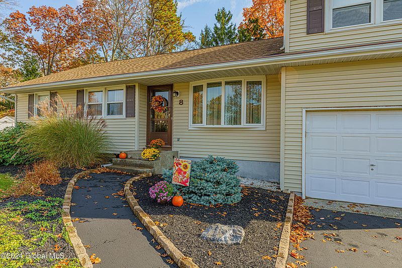 2nd image of 8 Mason Court