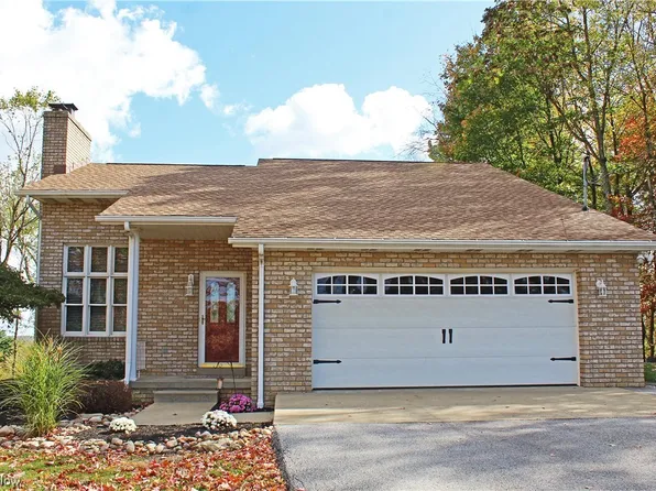 1204 Lyons Rd, Weirton, WV 26062