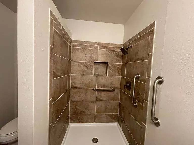 306 NE Gary Ave — Photo 16