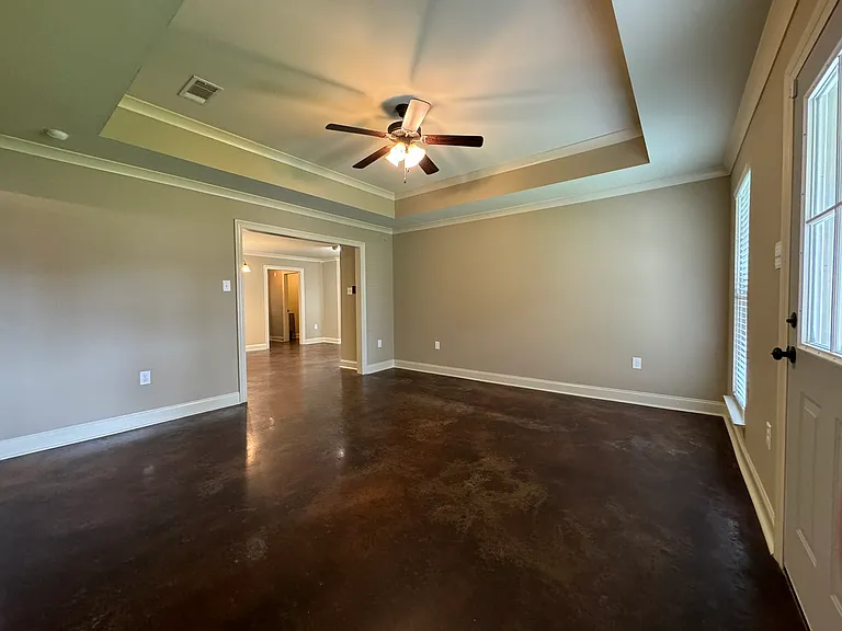 434 S Alexander Ave — Photo 2