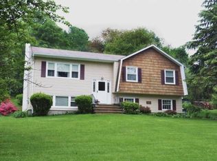 12 Sunrise Ln, Newton, NJ 07860