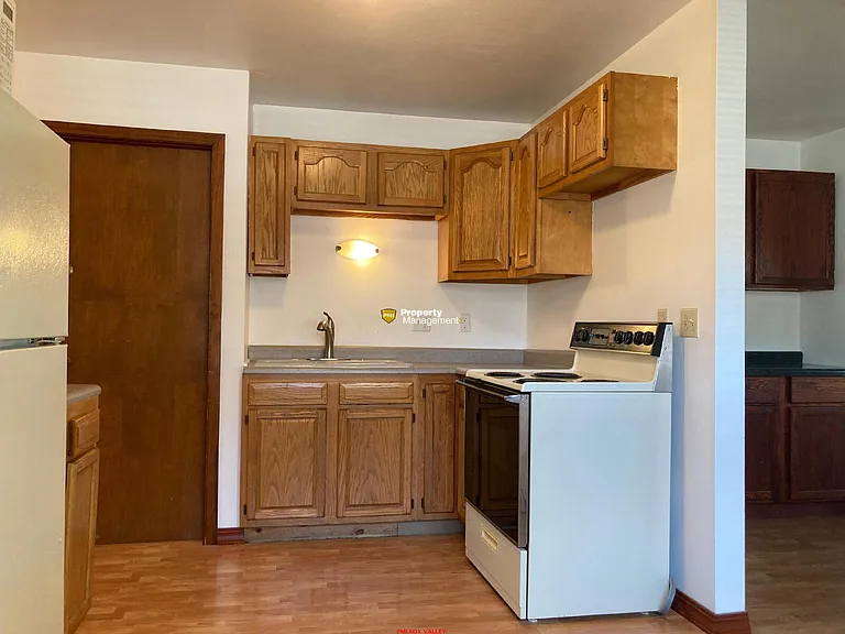 954 W Cecil St — Photo 7