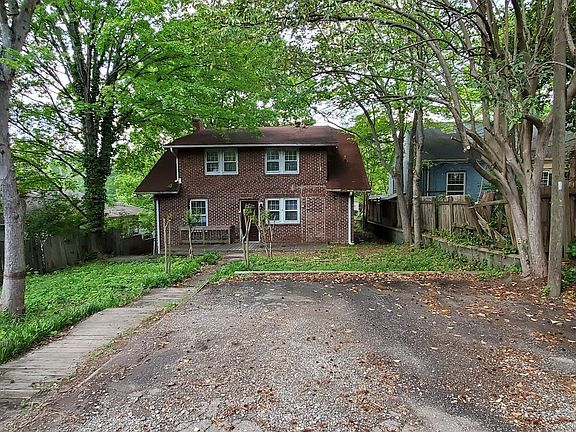 3rd image of 1205 W Friendly Ave