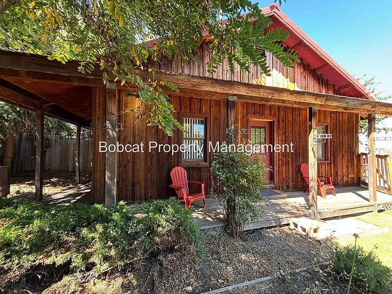 1015 US Highway 395 N #A — Photo 1