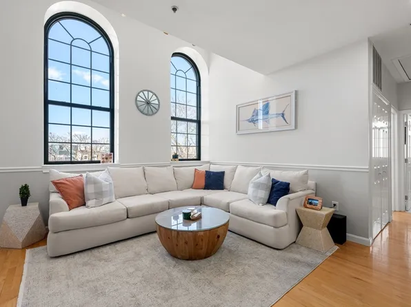 486 E 3rd St APT 6, South Boston, MA 02127