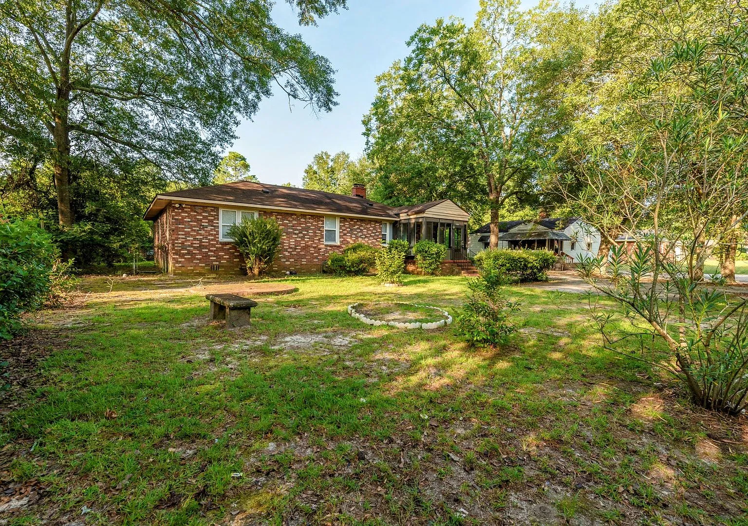 4 bed/2 bath off Olive Road, with fenced back yard! Vouchers Accepted! — Photo 3