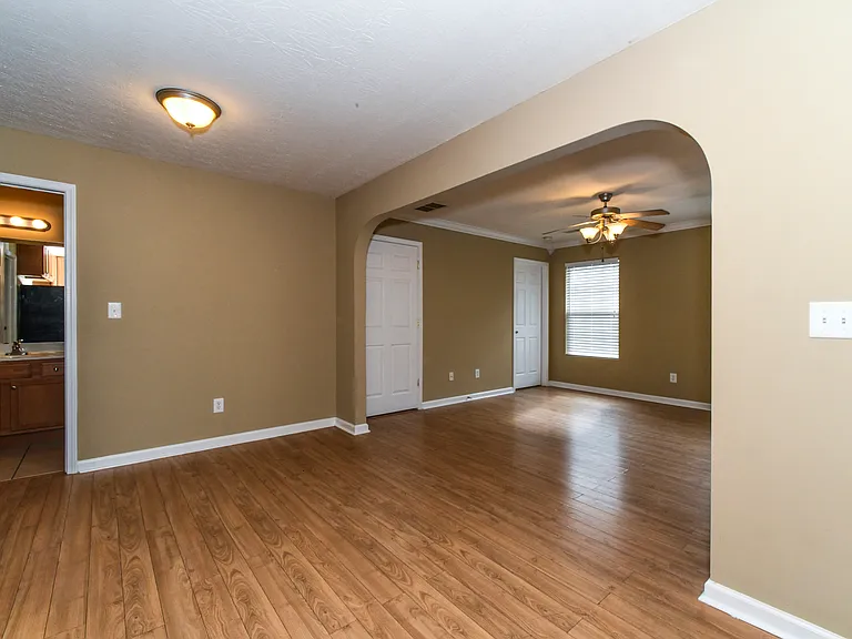 Silver Creek Apartments — Photo 18