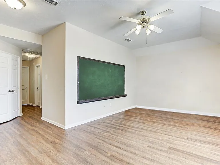 8607 Saratoga Dr — Photo 24