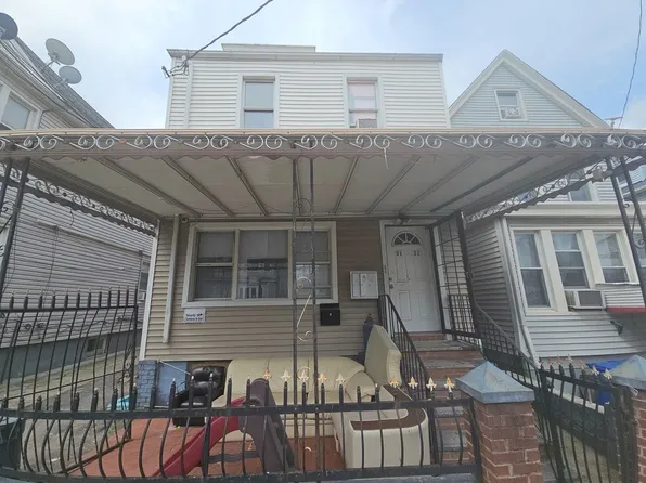 3122 105th St, Flushing, NY 11369