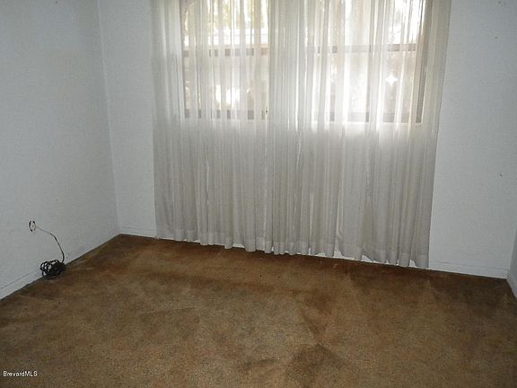 4th image of 1635 Barna Ave