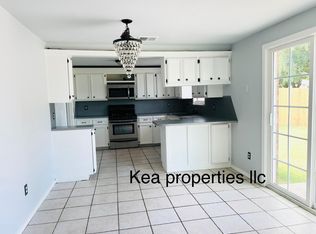 925 NE 9th St, Moore, OK 73160