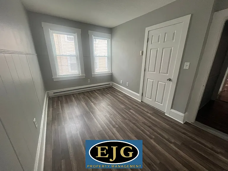 209 Pine St #2 — Photo 18