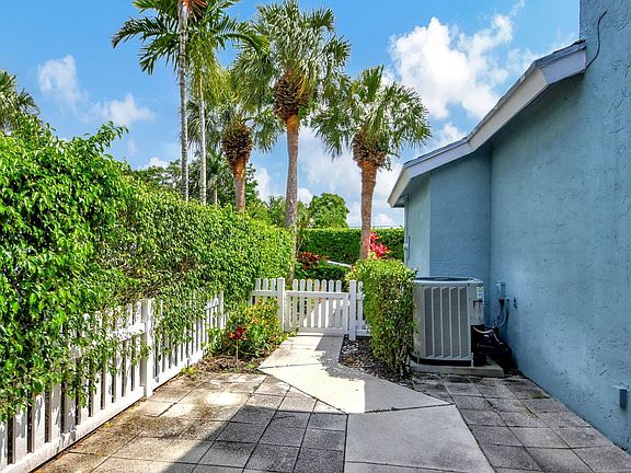 3rd image of 3883 Island Club Cir W