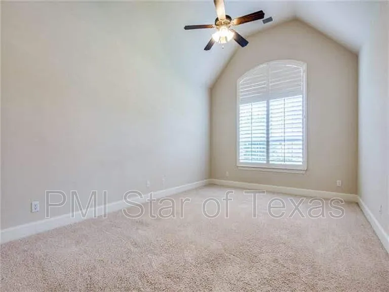 7509 Rockyford Dr — Photo 6