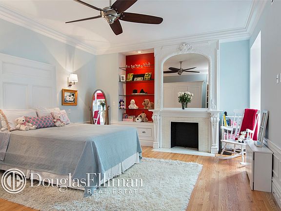 5th image of 171 W 71st St #12C