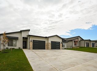 208 E Pine St, Raymore, MO 64083