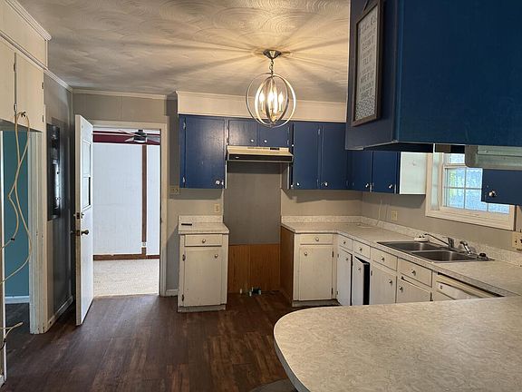 3rd image of 82 Reba Dr