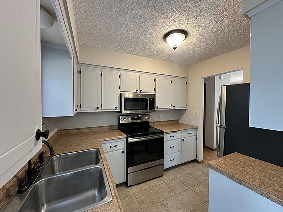 5th image of 854 16 1/2 St SE