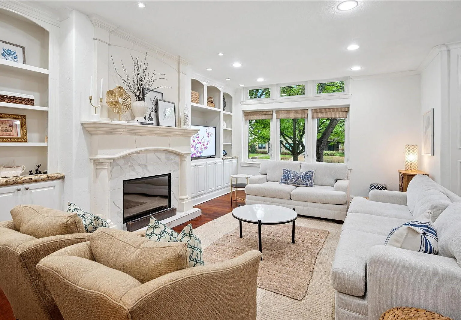 4 bed, 6.0 bath, 4805 sqft, $9,000 — Photo 4