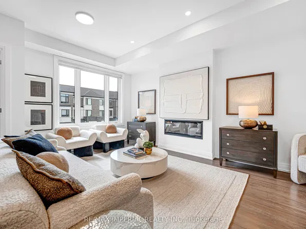 212 Vermont Ave, Newmarket, ON L3X 0M6