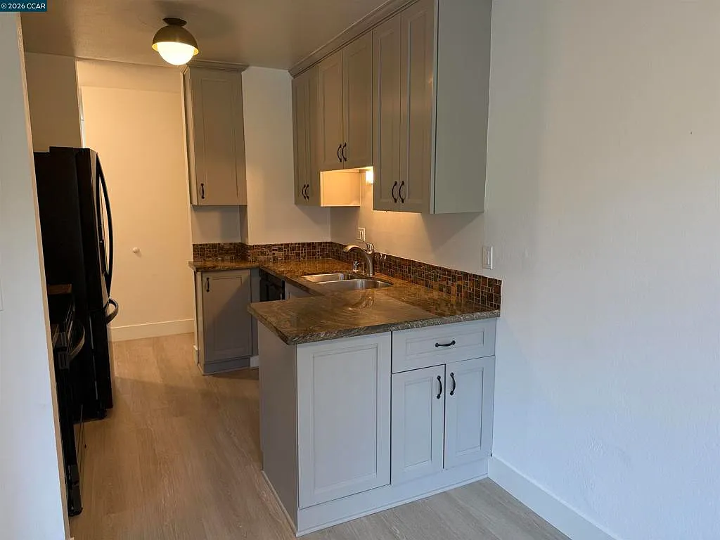 2 bed, 2.0 bath, 944 sqft, $3,000 — Photo 3
