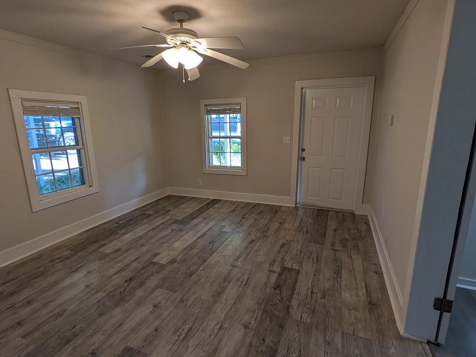 504 Railroad Ave — Photo 3