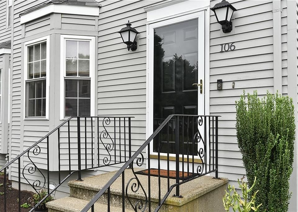 1st image of 565 Quaker Ln APT 106