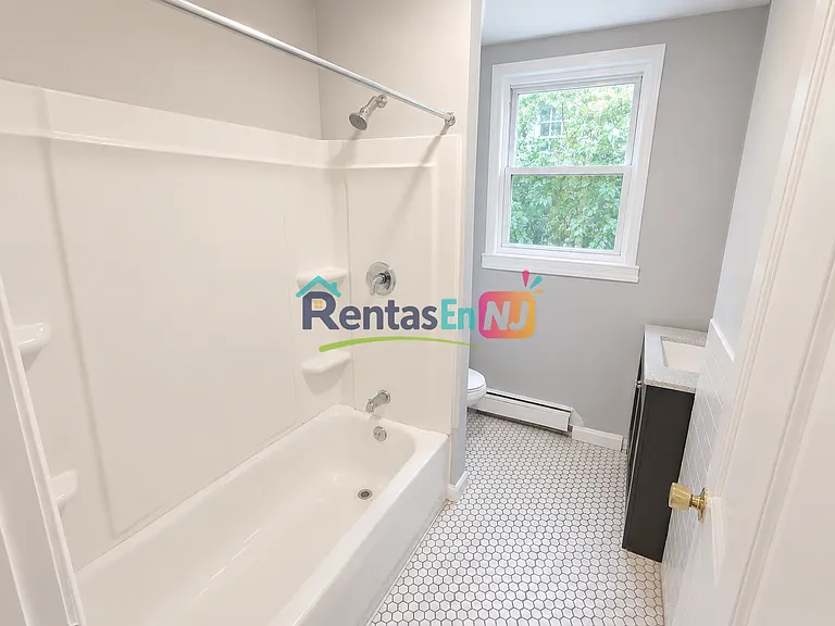 266-268 S 6th St #2A — Photo 3