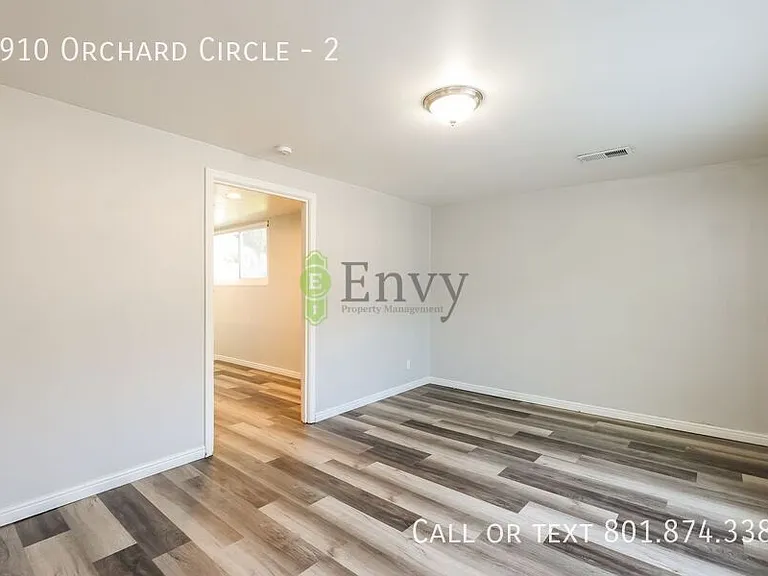 2910 Orchard Cir #2 — Photo 5