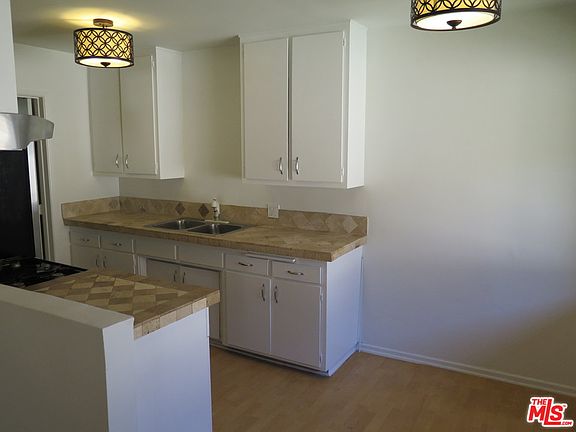 4th image of 1432 Stanford St
