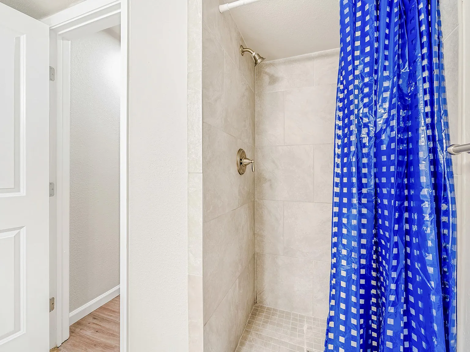 4 bed, 2.0 bath, 1300 sqft, $728 — Photo 4