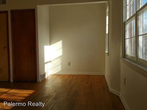 3rd image of 410 W 8th St APT 7