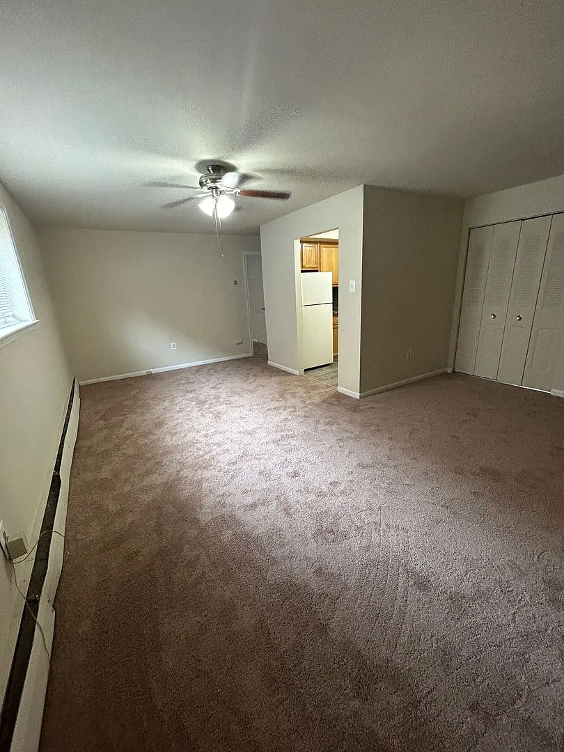 HOLLY GARDEN APARTMENTS — Photo 3
