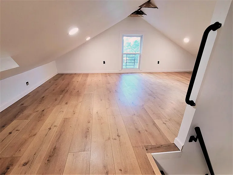 Room #5, 300sqft