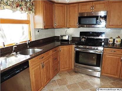 4th image of 11 Evergreen Dr