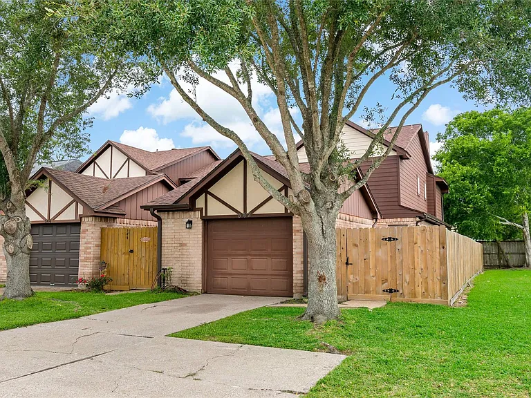 542 Birdsong Dr — Photo 2
