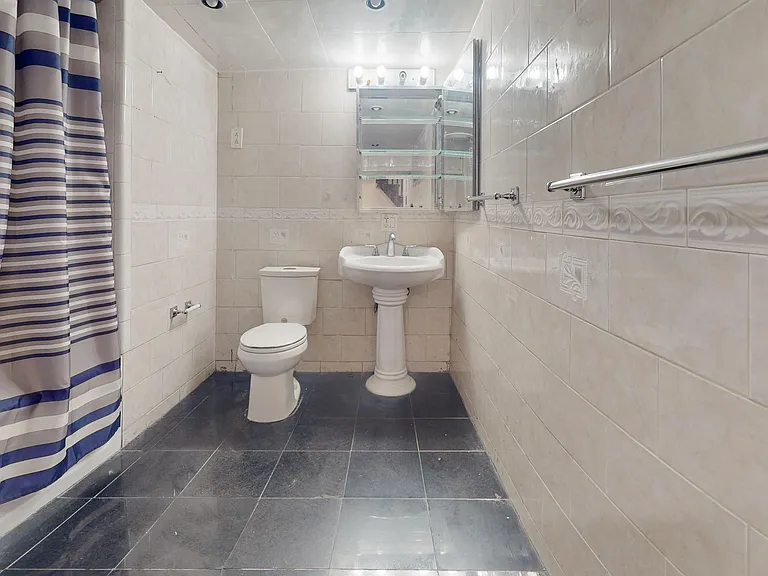 2 Mark St #1 — Photo 10