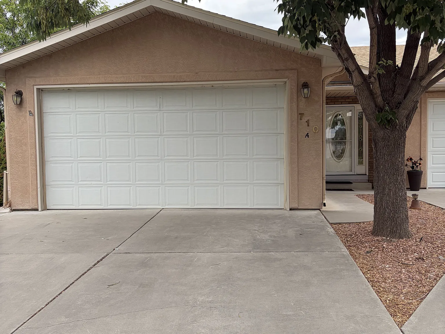 2 bed, 1250 sqft, $1,900 — Photo 1