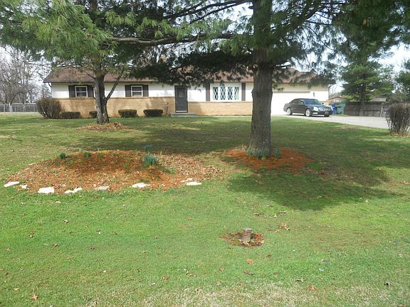 3rd image of 3736 Florian Dr