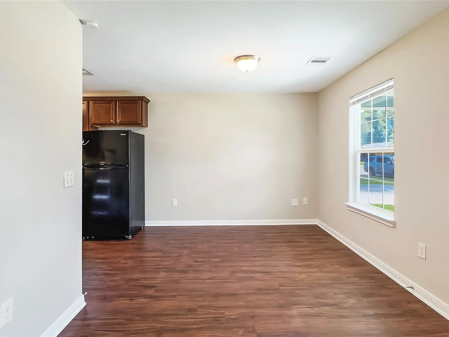 3 bed, 1.0 bath, 1248 sqft, $1,650 — Photo 3