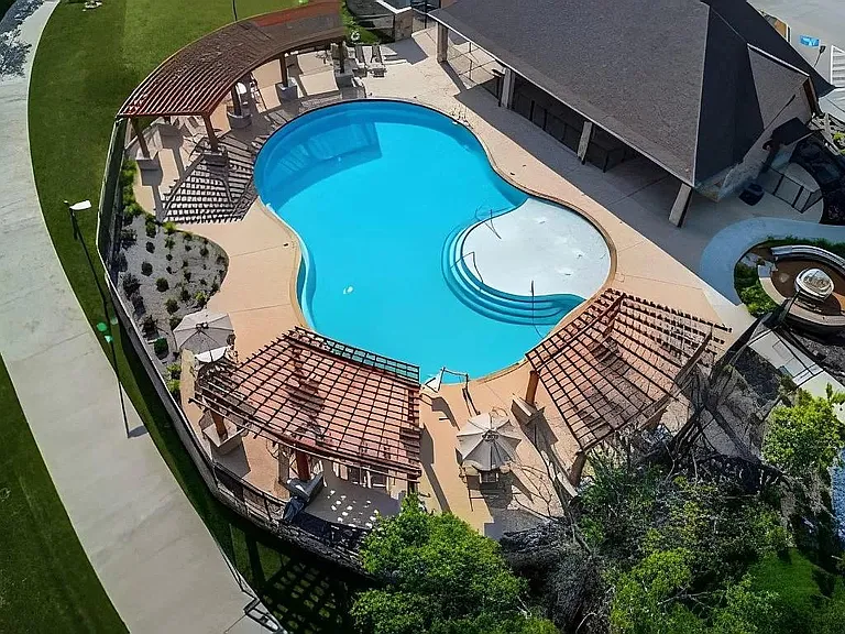 7827 Piedmont Ave — Photo 29