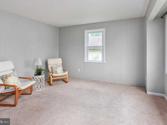 3rd image of 1 Dinsmore Ave